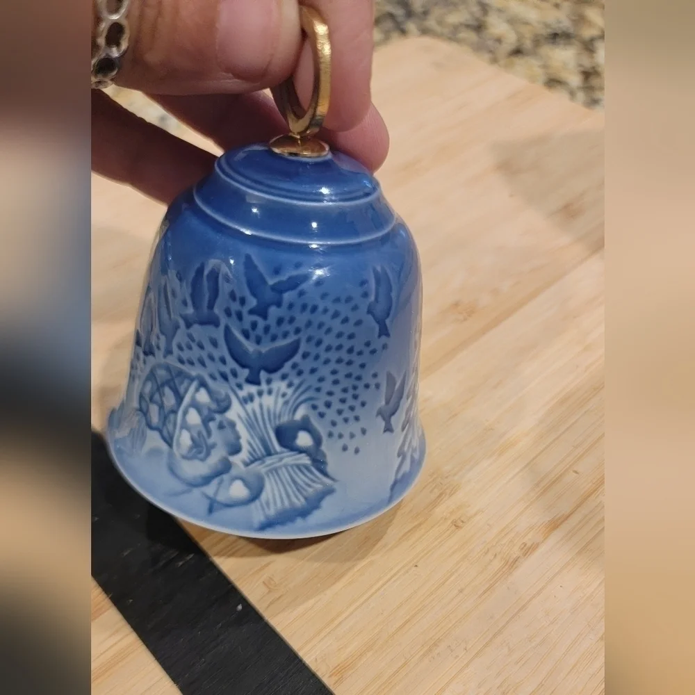 1981 Christmas Bell, Bing & Grondahl - Picture 4 of 8